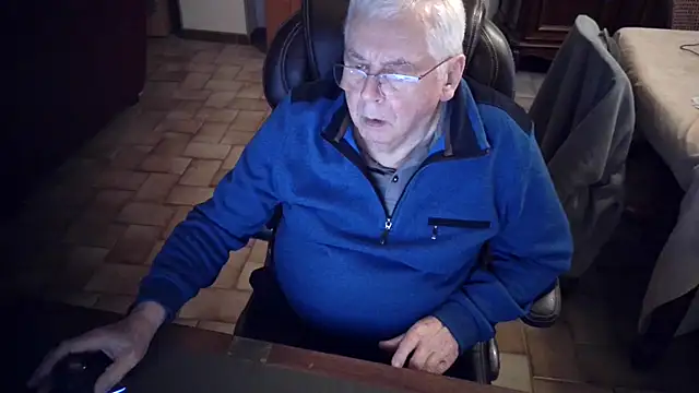 Snapshot of Alain633 chatting on March 9, 4:43 pm Alain633 online show from March 9, 4:43 pm