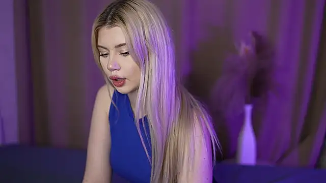 Snapshot of AshleyNikoo chatting on November 9, 3:49 pm AshleyNikoo online show from November 9, 3:49 pm