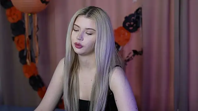 Snapshot of AshleyNikoo chatting on November 2, 9:25 am AshleyNikoo online show from November 2, 9:25 am