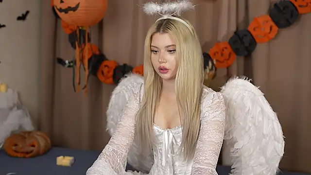 Snapshot of AshleyNikoo chatting on October 31, 4:25 pm AshleyNikoo online show from October 31, 4:25 pm