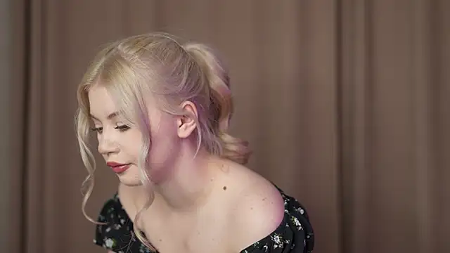 Snapshot of AshleyNikoo chatting on November 21, 3:44 pm AshleyNikoo online show from November 21, 3:44 pm