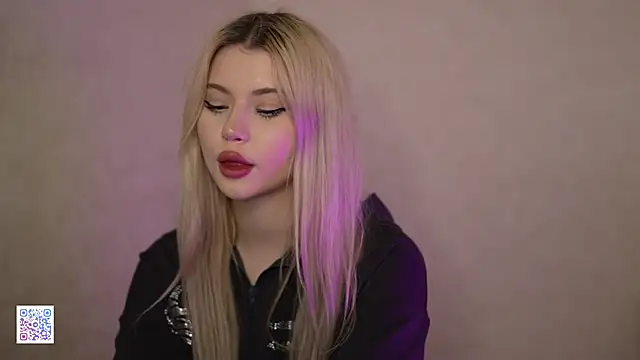 Snapshot of AshleyNikoo chatting on November 14, 6:44 pm AshleyNikoo online show from November 14, 6:44 pm