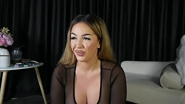 xJuliaax online show from September 26, 7:43 pm