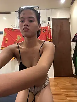 Snapshot of Obre17 chatting on August 4, 10:42 am Obre17 online show from August 4, 10:42 am