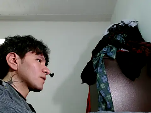 Snapshot of Liam_Of_The_Wind chatting on October 2, 7:39 pm Liam Of The Wind online show from October 2, 7:39 pm