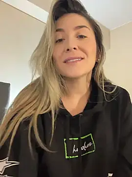 Mariana gom online show from May 26, 12:36 pm