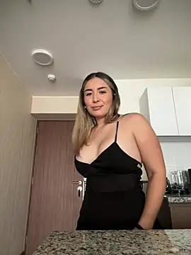 Mariana gom online show from March 12, 2:10 pm