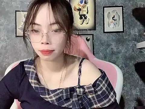 Snapshot of Ellie039 chatting on October 22, 5:23 pm Ellie039 online show from October 22, 5:23 pm