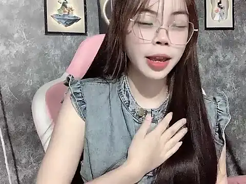 Snapshot of Ellie039 chatting on October 2, 4:21 pm Ellie039 online show from October 2, 4:21 pm
