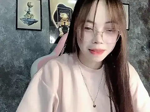 Snapshot of Ellie039 chatting on October 6, 11:00 am Ellie039 online show from October 6, 11:00 am