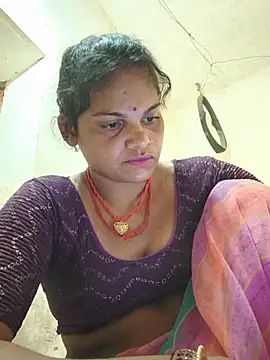 Snapshot of SHMA-77 chatting on July 10, 4:01 am SHMA-77 online show from July 10, 4:01 am