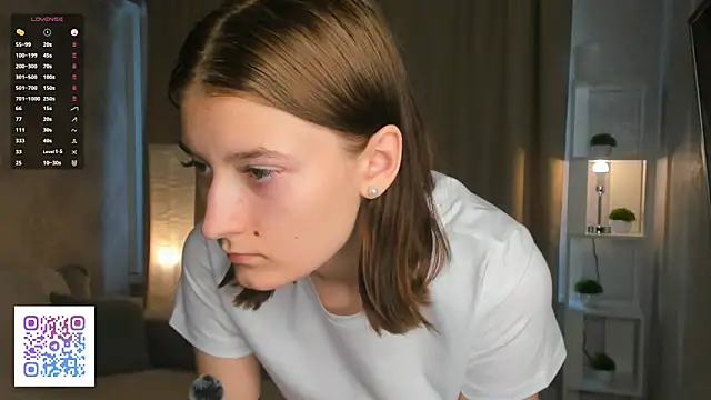 Snapshot of AnnaleeJennie chatting on October 4, 4:03 am AnnaleeJennie online show from October 4, 4:03 am