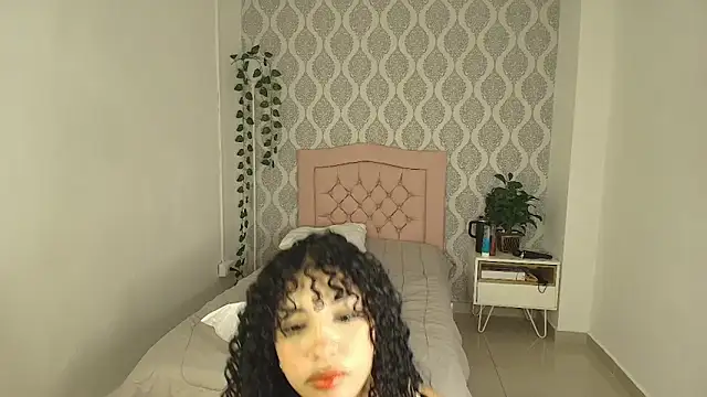 annalise goerts online show from December 19, 1:35 pm