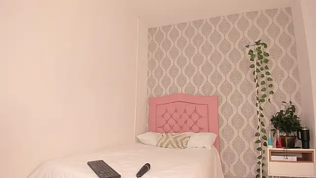 annalise goerts online show from December 18, 1:15 pm