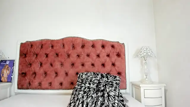 hannarose1208 online show from December 5, 1:10 pm