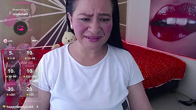 Snapshot of SapphireMist chatting on December 16, 2:32 pm SapphireMist online show from December 16, 2:32 pm