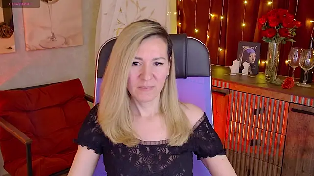 DonnaSmitth online show from April 23, 7:04 pm