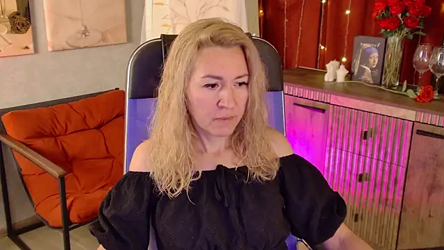 DonnaSmitth online show from June 1, 7:02 pm