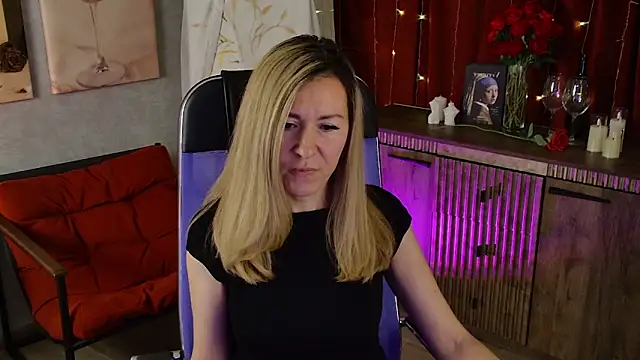 DonnaSmitth online show from May 14, 6:49 pm