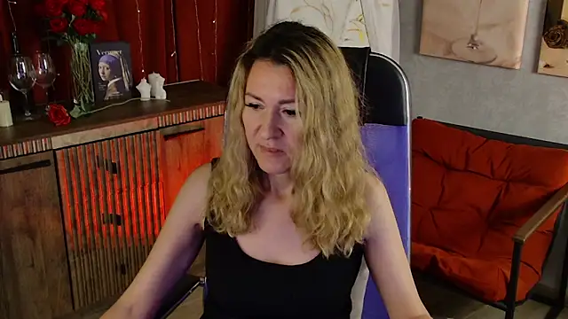 DonnaSmitth online show from May 13, 6:26 pm