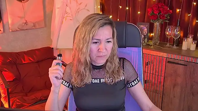 DonnaSmitth online show from April 8, 6:31 pm