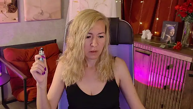 DonnaSmitth online show from June 19, 10:04 pm