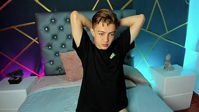 Lian Miller1  online show from October 21, 12:26 pm