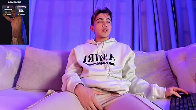 Lian Miller1  online show from December 15, 12:33 pm