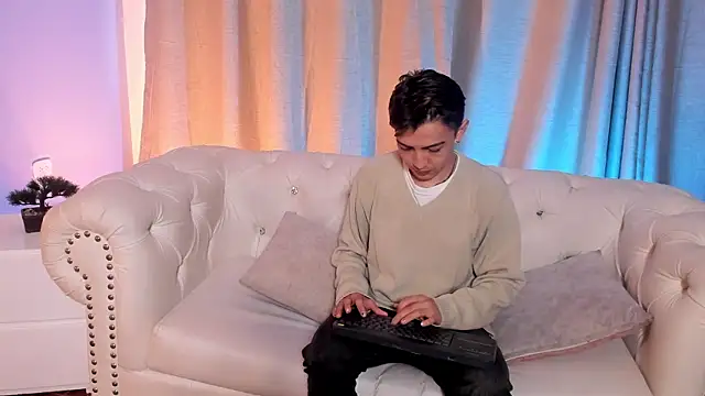 Lian Miller1  online show from October 4, 12:28 pm