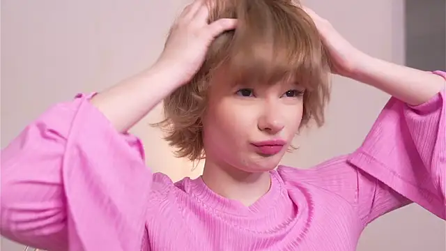 Snapshot of misska__ chatting on October 15, 2:14 pm misska online show from October 15, 2:14 pm
