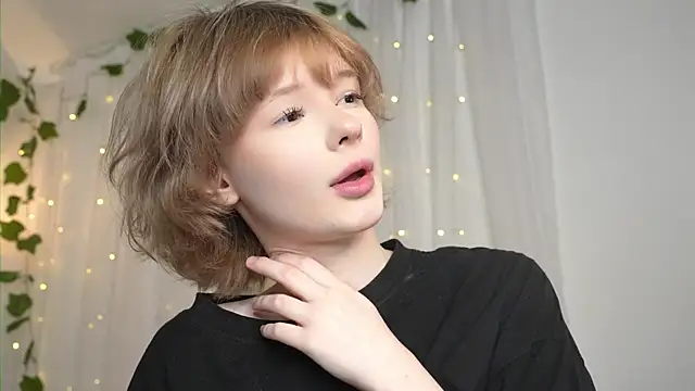Snapshot of misska__ chatting on October 14, 8:48 am misska online show from October 14, 8:48 am