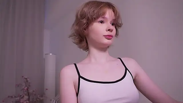 Snapshot of misska__ chatting on October 6, 8:26 am misska online show from October 6, 8:26 am