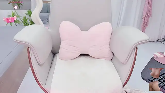 BunnyXia online show from April 2, 4:46 pm