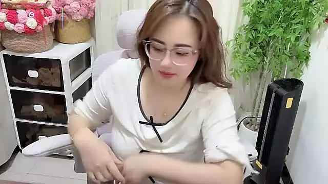 Snapshot of NEWONETO chatting on June 24, 8:50 pm NEWONETO online show from June 24, 8:50 pm