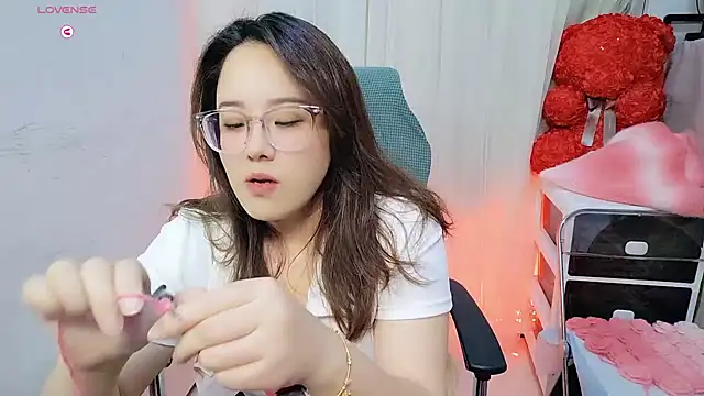 NEWONETO online show from November 6, 1:15 pm