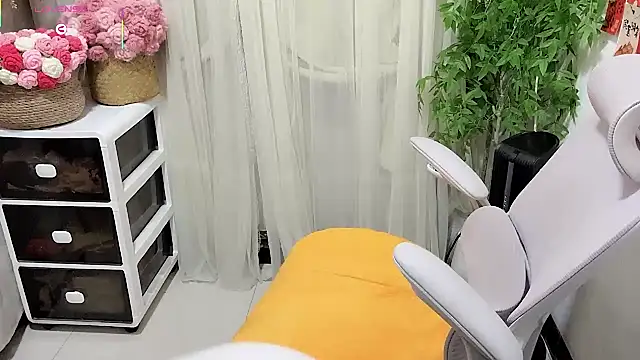 Snapshot of NEWONETO chatting on July 1, 12:38 pm NEWONETO online show from July 1, 12:38 pm