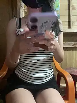 Snapshot of LenaCii chatting on December 17, 5:29 pm LenaCii online show from December 17, 5:29 pm