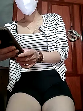 Snapshot of LenaCii chatting on October 31, 2:57 pm LenaCii online show from October 31, 2:57 pm