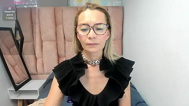 Issa Milf   online show from March 17, 1:25 pm