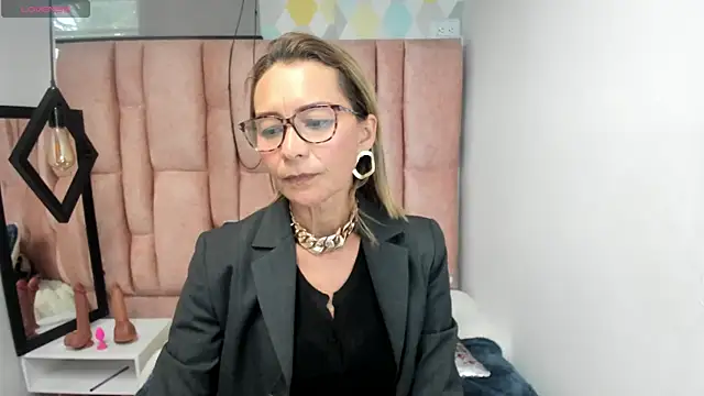 Issa Milf   online show from April 27, 4:49 pm
