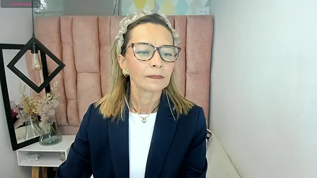 Issa Milf   online show from May 28, 1:06 pm