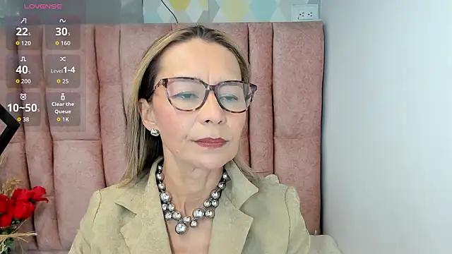 Snapshot of Issa_Milf__ chatting on June 12, 1:09 pm Issa Milf online show from June 12, 1:09 pm