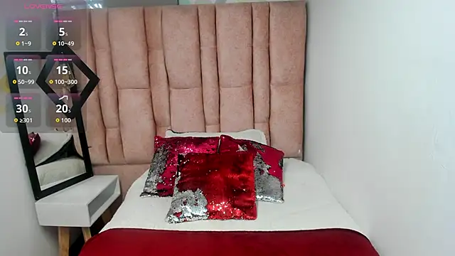 Issa Milf   online show from March 25, 1:10 pm