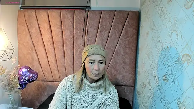 Snapshot of Issa_Milf__ chatting on October 12, 12:06 pm Issa Milf online show from October 12, 12:06 pm