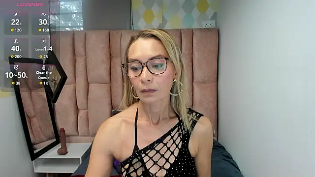 Issa Milf   online show from March 5, 1:19 pm