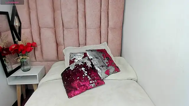 Snapshot of Issa_Milf__ chatting on June 20, 1:49 pm Issa Milf online show from June 20, 1:49 pm