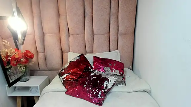Snapshot of Issa_Milf__ chatting on July 8, 1:12 pm Issa Milf online show from July 8, 1:12 pm