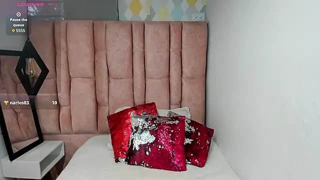 Issa Milf   online show from March 28, 1:34 pm