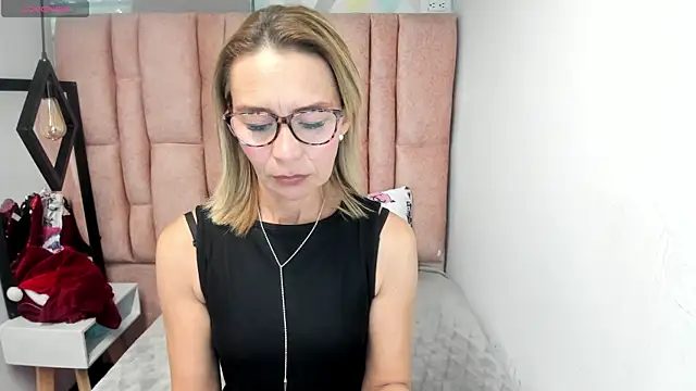 Issa Milf   online show from April 14, 1:27 pm