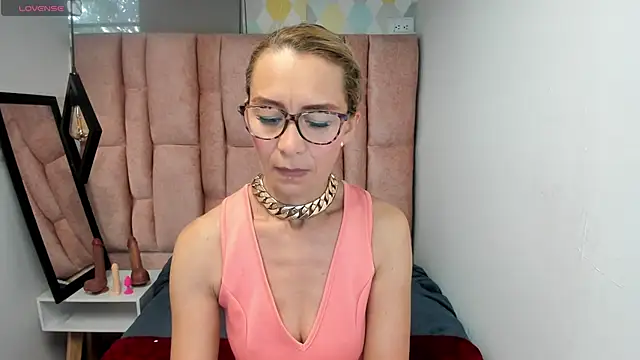 Issa Milf   online show from March 19, 1:22 pm